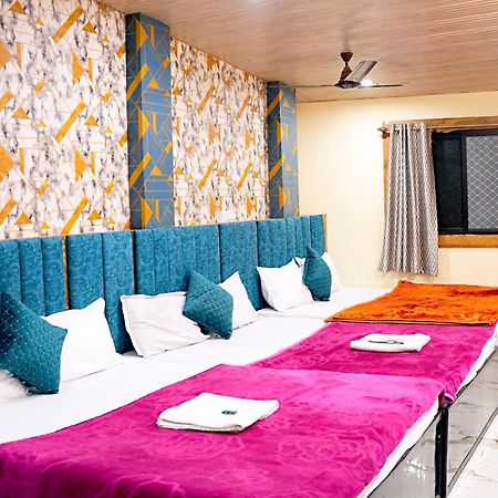 Hotel Mahalok Palace Ujjain Esterno foto
