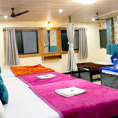 Hotel Mahalok Palace Ujjain Esterno foto
